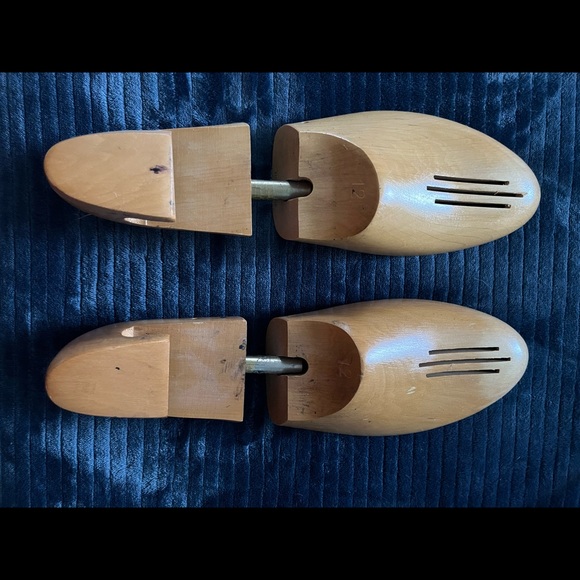 Allen Edmonds size 12 wide with shoe forms - Picture 4 of 4